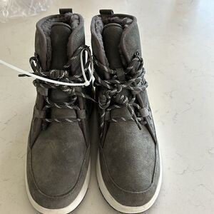 AU&MU Taurus Suede Lace Up Grey Boots, size 6, Excellent Condition